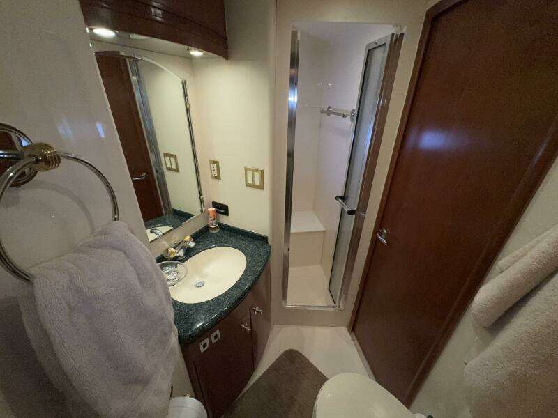 Isla Swintono 53ft Carver Yacht For Sale