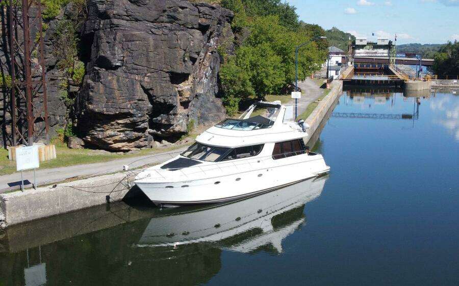 Isla Swintono 53ft Carver Yacht For Sale