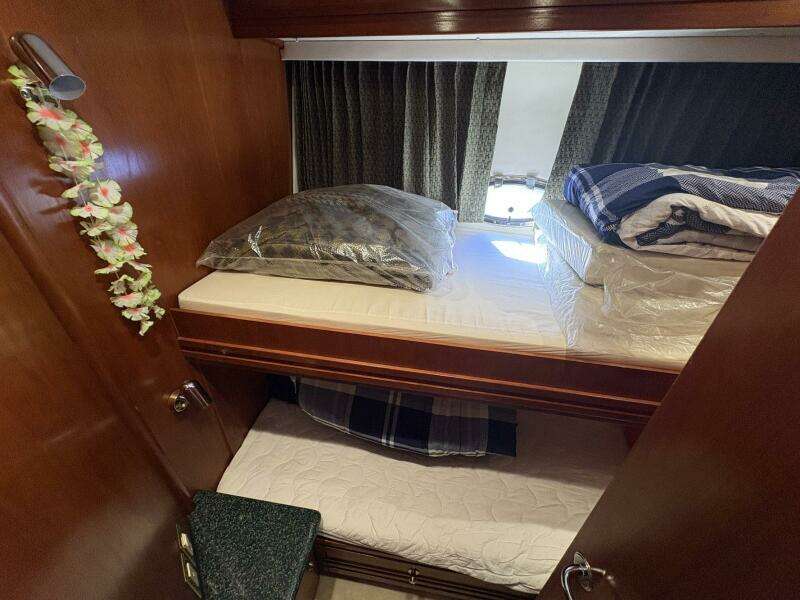 Isla Swintono 53ft Carver Yacht For Sale