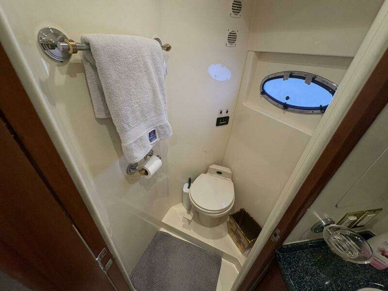 Isla Swintono 53ft Carver Yacht For Sale