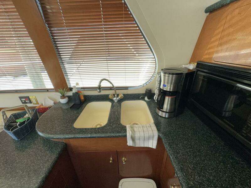 Isla Swintono 53ft Carver Yacht For Sale