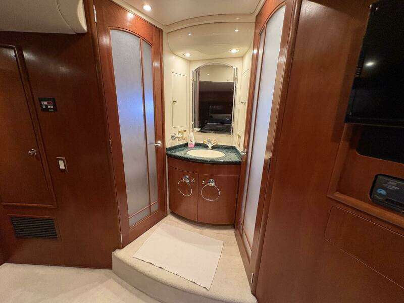 Isla Swintono 53ft Carver Yacht For Sale