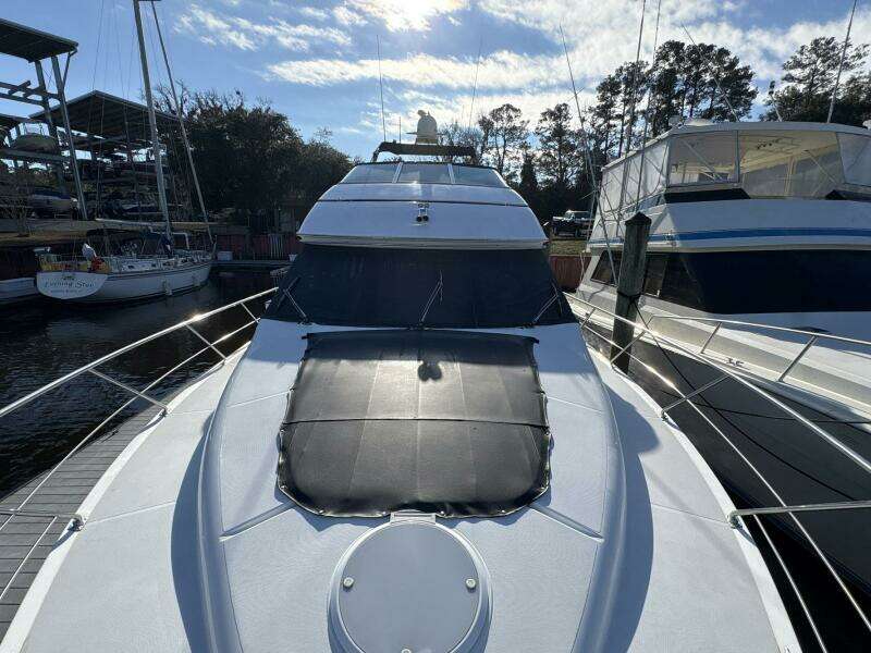 Isla Swintono 53ft Carver Yacht For Sale