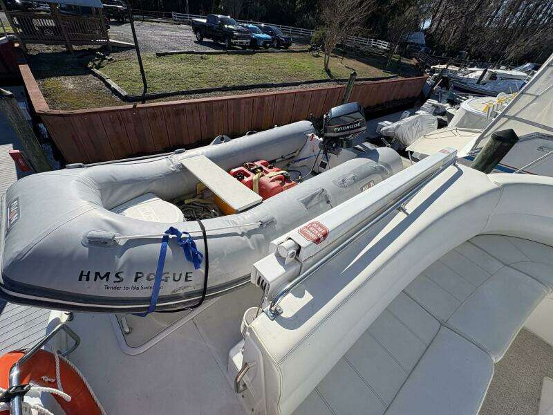 Isla Swintono 53ft Carver Yacht For Sale