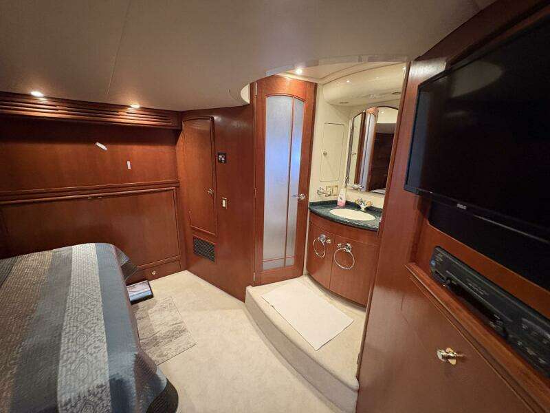 Isla Swintono 53ft Carver Yacht For Sale