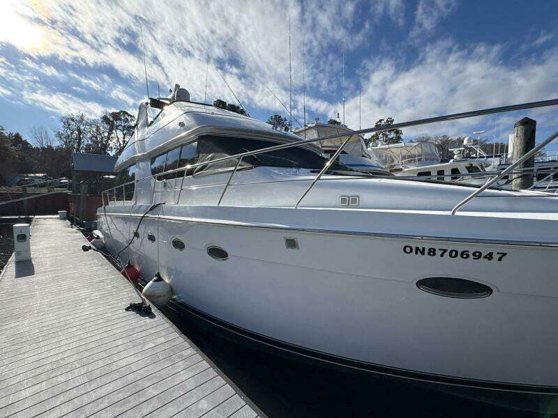 Isla Swintono 53ft Carver Yacht For Sale