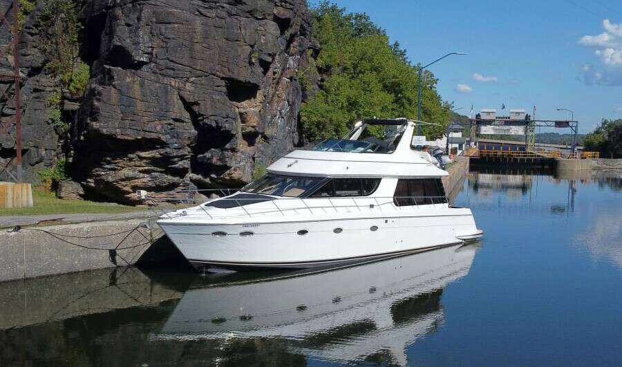 Isla Swintono 53ft Carver Yacht For Sale