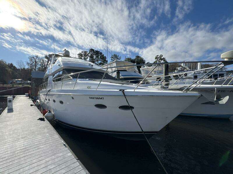 Isla Swintono 53ft Carver Yacht For Sale