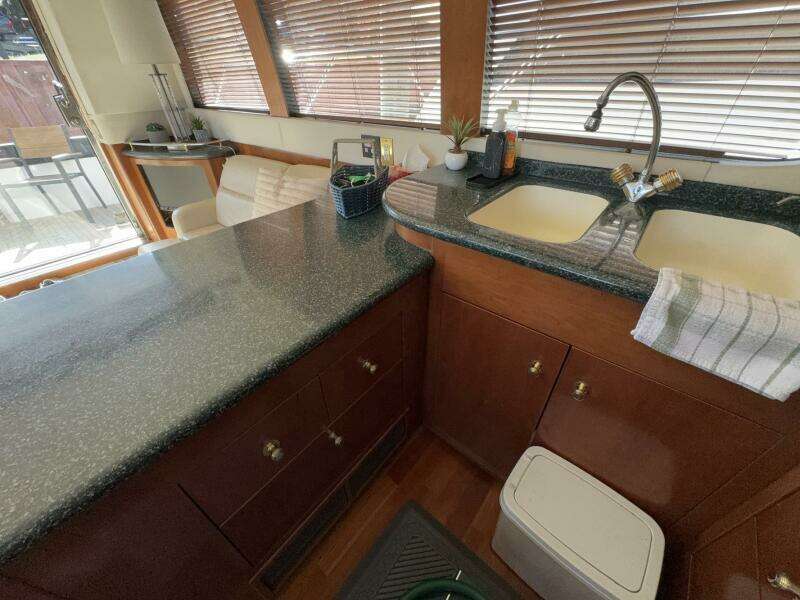 Isla Swintono 53ft Carver Yacht For Sale