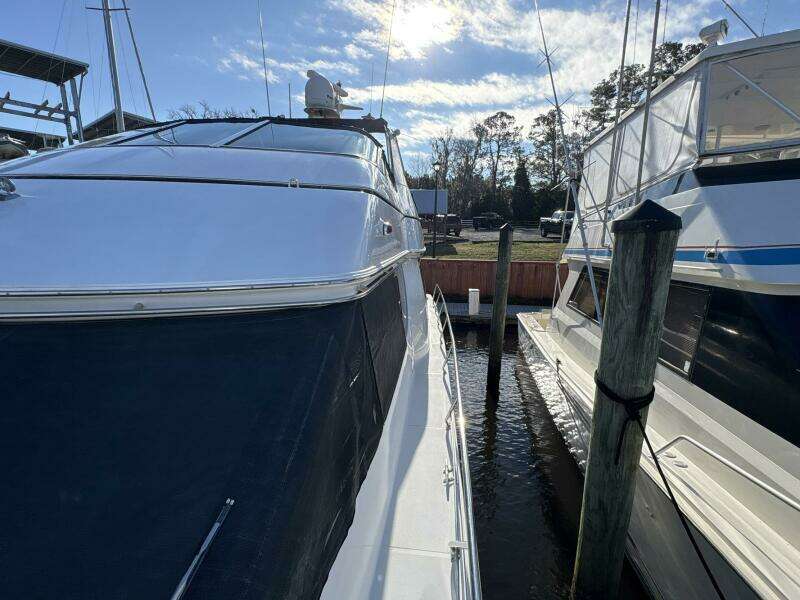 Isla Swintono 53ft Carver Yacht For Sale
