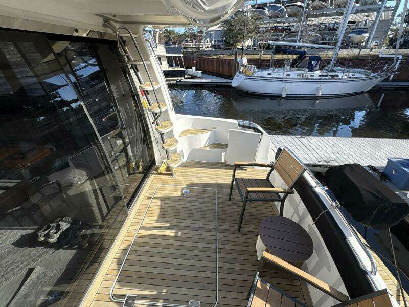 Isla Swintono 53ft Carver Yacht For Sale