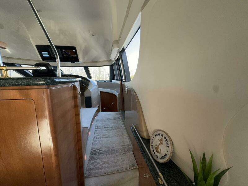 Isla Swintono 53ft Carver Yacht For Sale