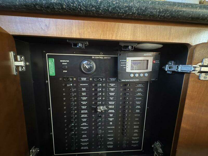 Isla Swintono 53ft Carver Yacht For Sale