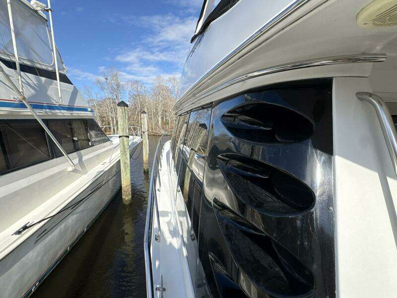 Isla Swintono 53ft Carver Yacht For Sale