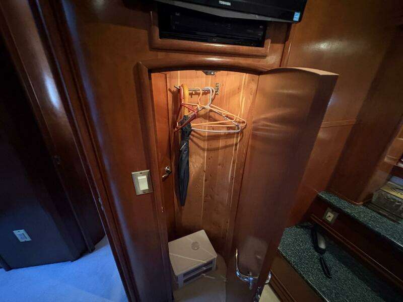 Isla Swintono 53ft Carver Yacht For Sale