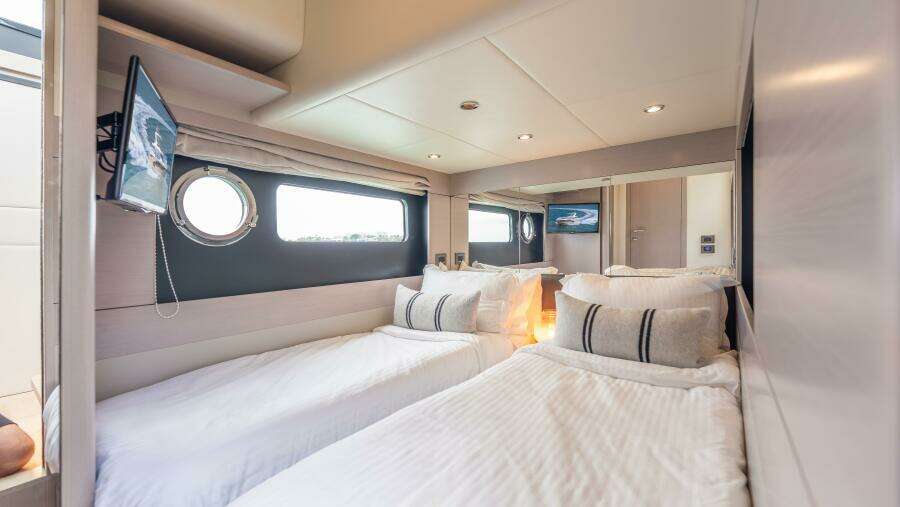 Triangle 58ft Absolute Yacht For Sale