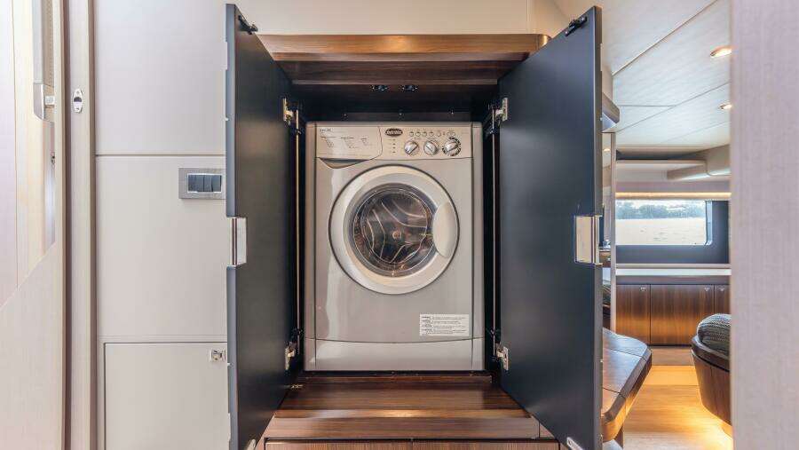 Triangle 58ft Absolute Yacht For Sale