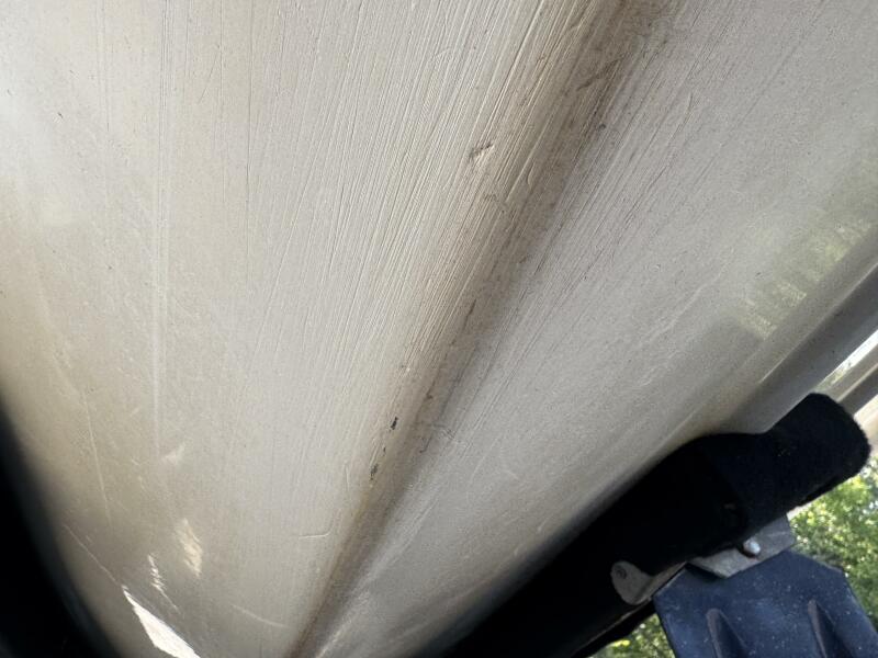 23' 1999 Sea Ray 215 Express Cruiser