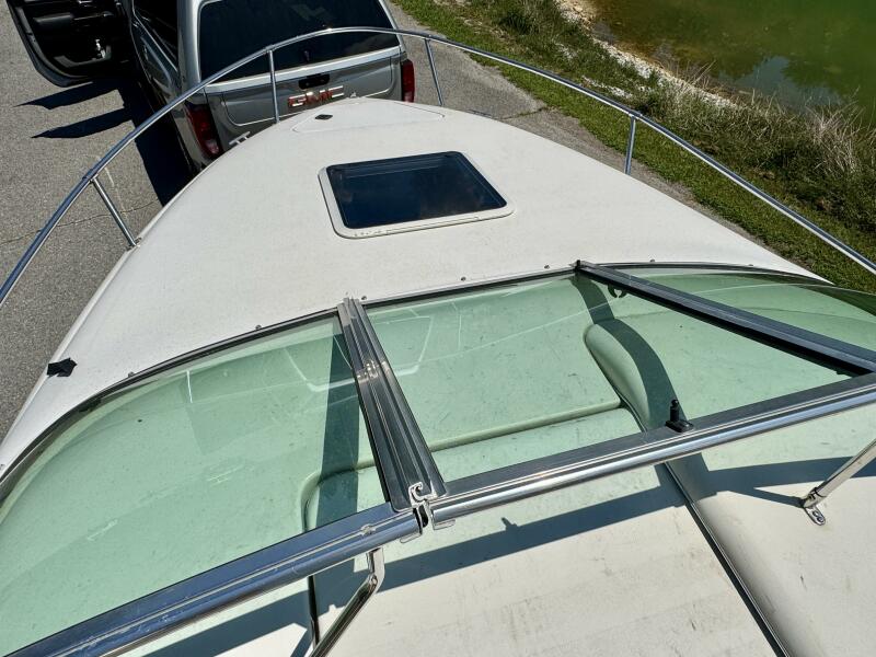 23' 1999 Sea Ray 215 Express Cruiser