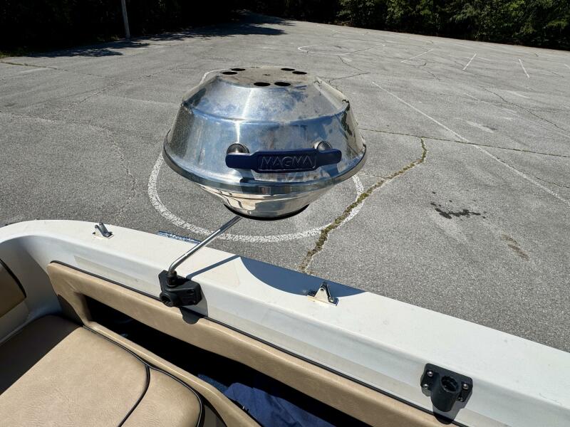 23' 1999 Sea Ray 215 Express Cruiser