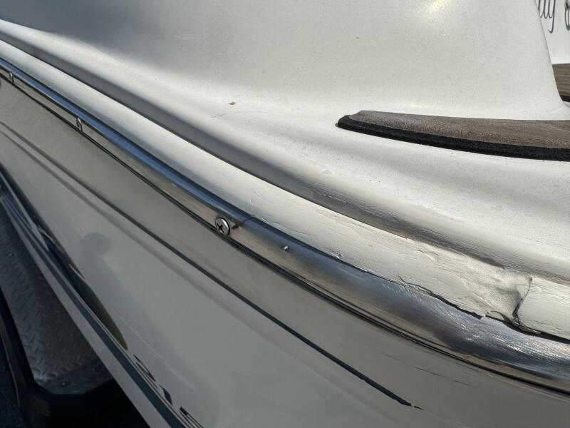 23' 1999 Sea Ray 215 Express Cruiser