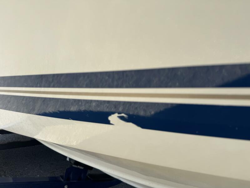 23' 1999 Sea Ray 215 Express Cruiser