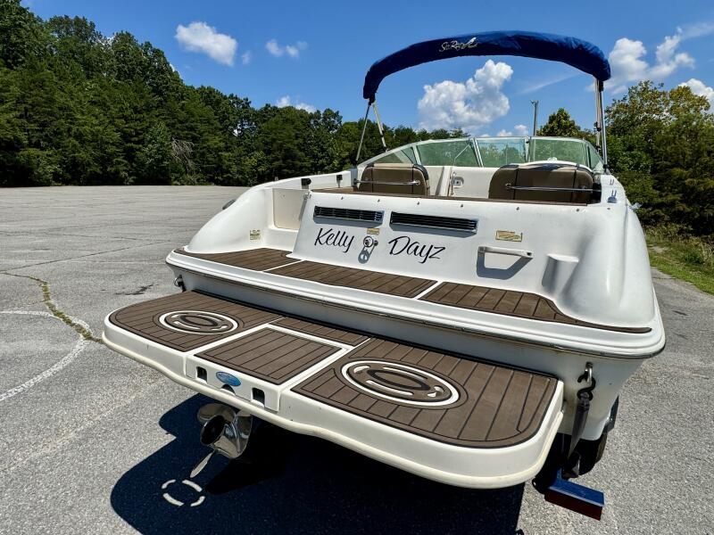 23' 1999 Sea Ray 215 Express Cruiser