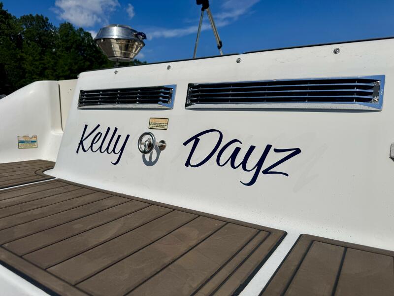 23' 1999 Sea Ray 215 Express Cruiser