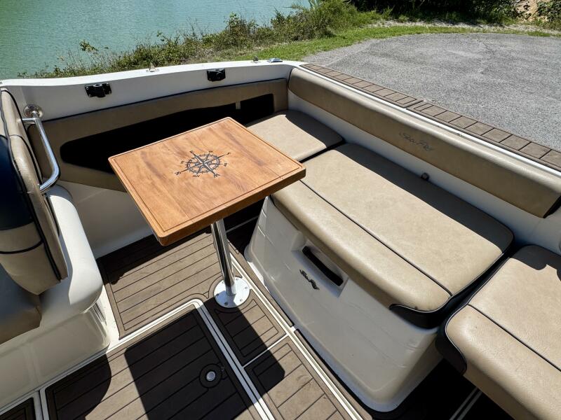 23' 1999 Sea Ray 215 Express Cruiser