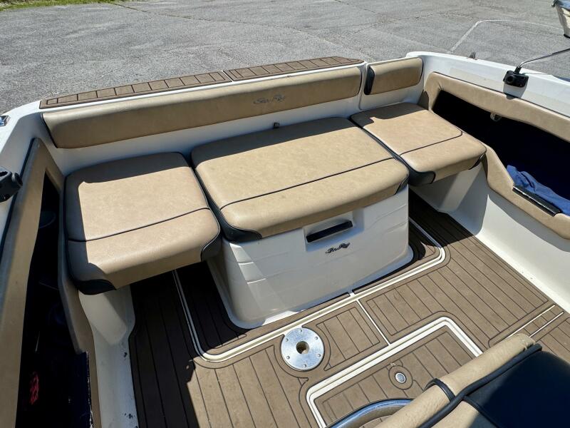 23' 1999 Sea Ray 215 Express Cruiser