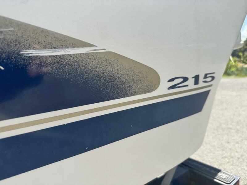 23' 1999 Sea Ray 215 Express Cruiser