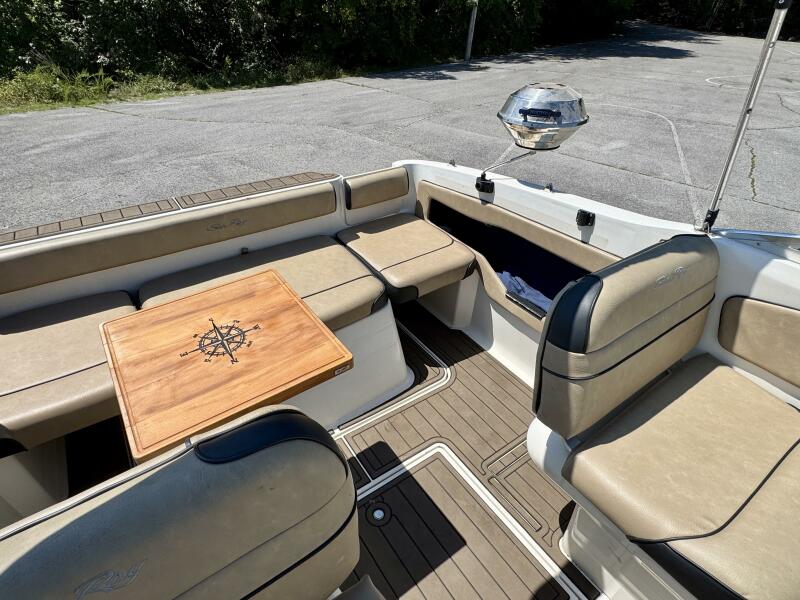 23' 1999 Sea Ray 215 Express Cruiser