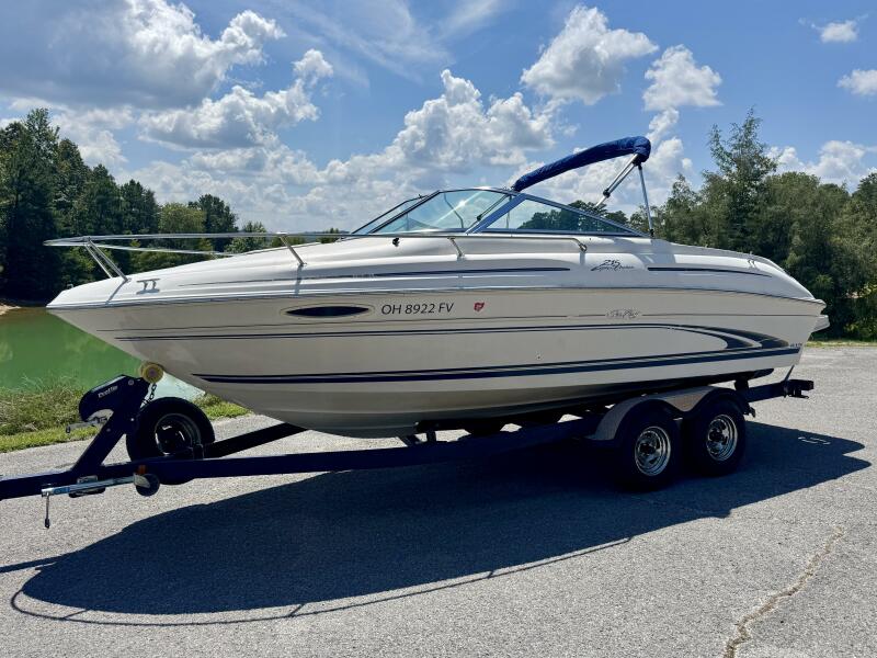 23' 1999 Sea Ray 215 Express Cruiser