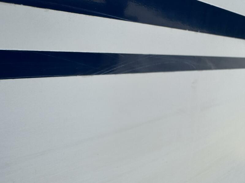 23' 1999 Sea Ray 215 Express Cruiser