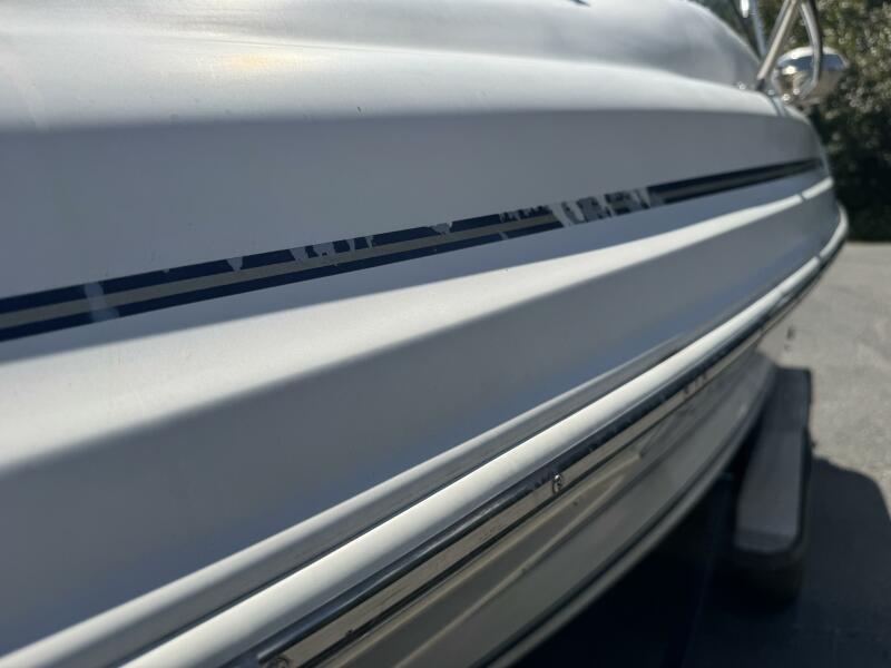 23' 1999 Sea Ray 215 Express Cruiser