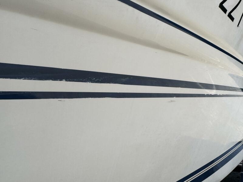 23' 1999 Sea Ray 215 Express Cruiser