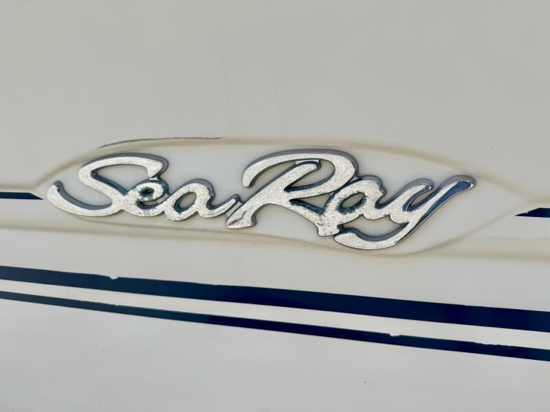 23' 1999 Sea Ray 215 Express Cruiser