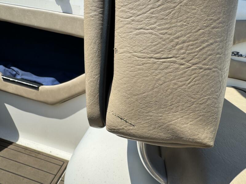 23' 1999 Sea Ray 215 Express Cruiser