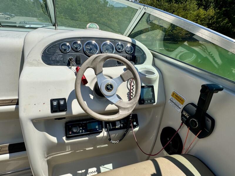 23' 1999 Sea Ray 215 Express Cruiser