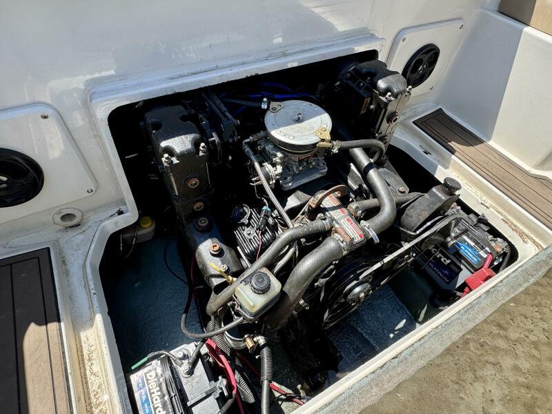 23' 1999 Sea Ray 215 Express Cruiser