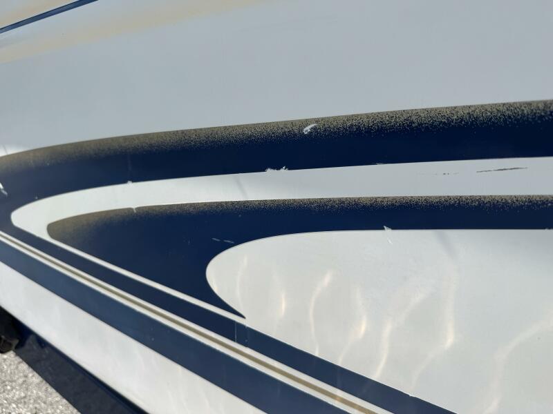 23' 1999 Sea Ray 215 Express Cruiser