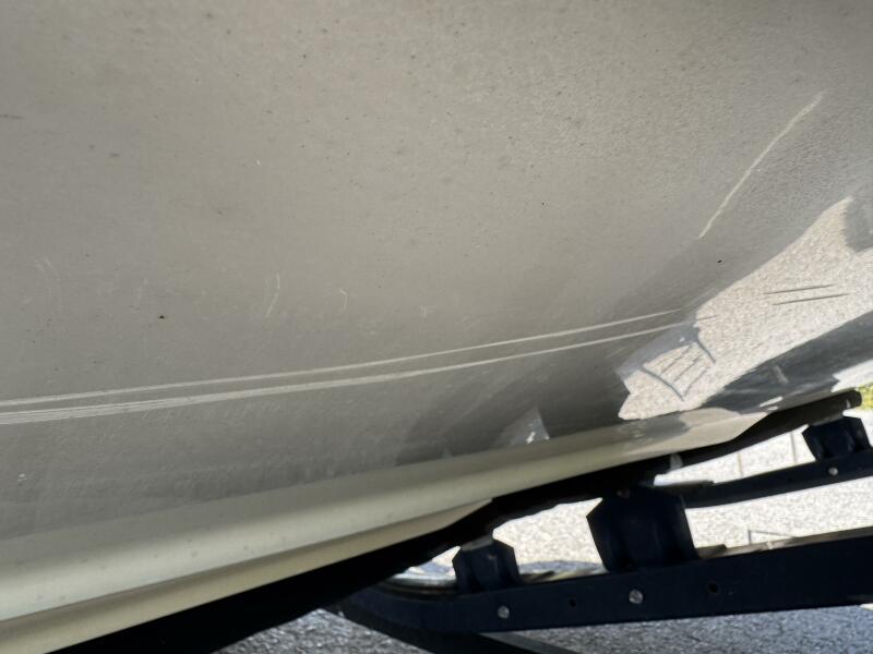 23' 1999 Sea Ray 215 Express Cruiser