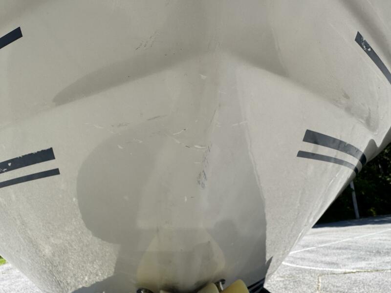 23' 1999 Sea Ray 215 Express Cruiser