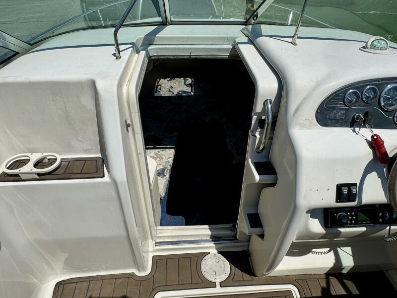 23' 1999 Sea Ray 215 Express Cruiser