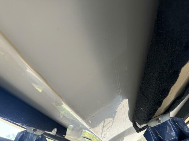 23' 1999 Sea Ray 215 Express Cruiser