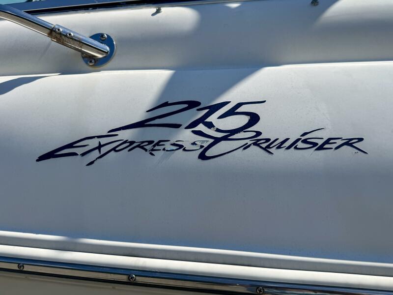 23' 1999 Sea Ray 215 Express Cruiser