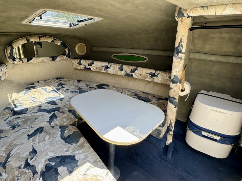 23' 1999 Sea Ray 215 Express Cruiser