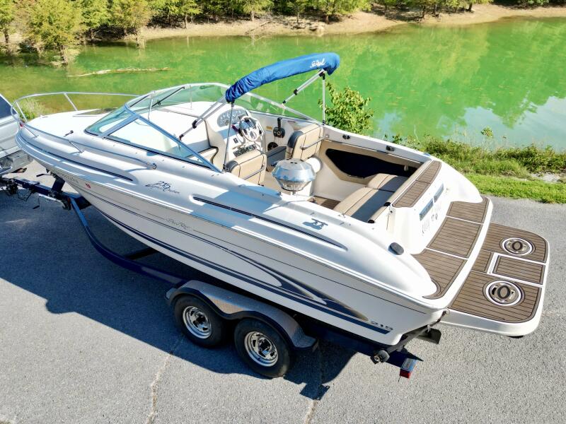 23' 1999 Sea Ray 215 Express Cruiser