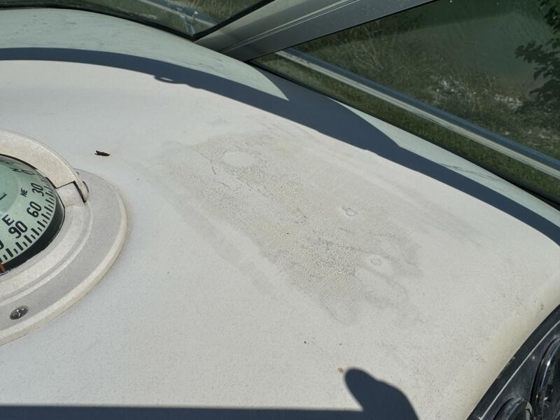 23' 1999 Sea Ray 215 Express Cruiser