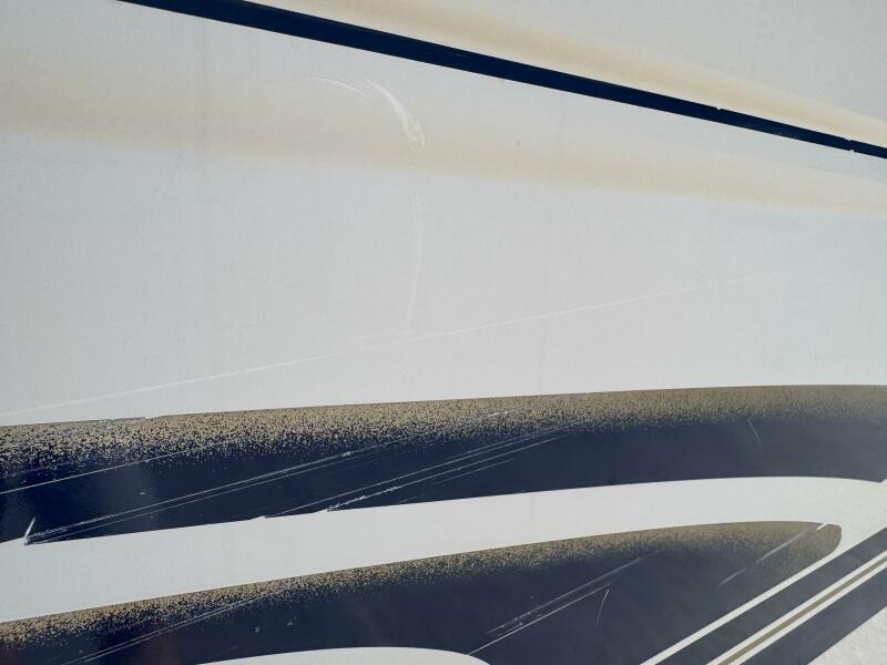 23' 1999 Sea Ray 215 Express Cruiser